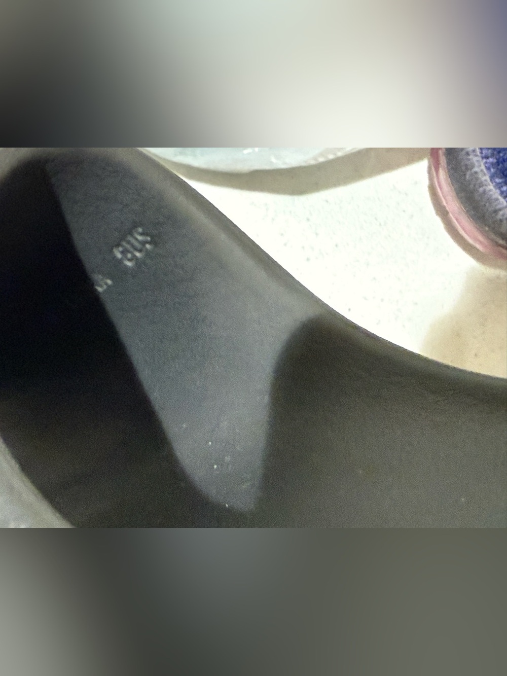 adidas Yeezy Black Slide Sandals - Picture 5 of 5